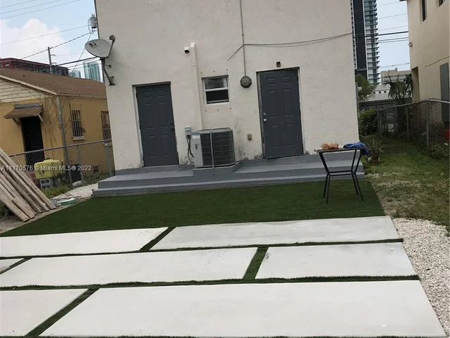 1520 NW 1st Ave, Miami FL 33136