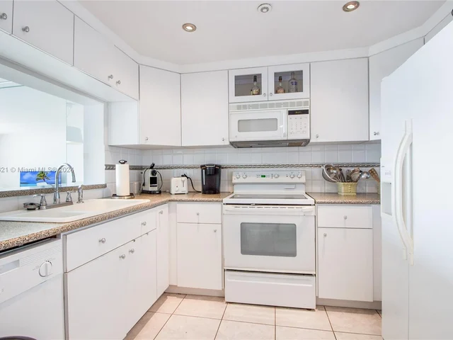 2555 Collins Ave # 2307, Miami Beach FL 33140