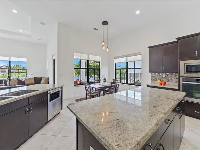 8386 NW 30th St, Cooper City FL 33024