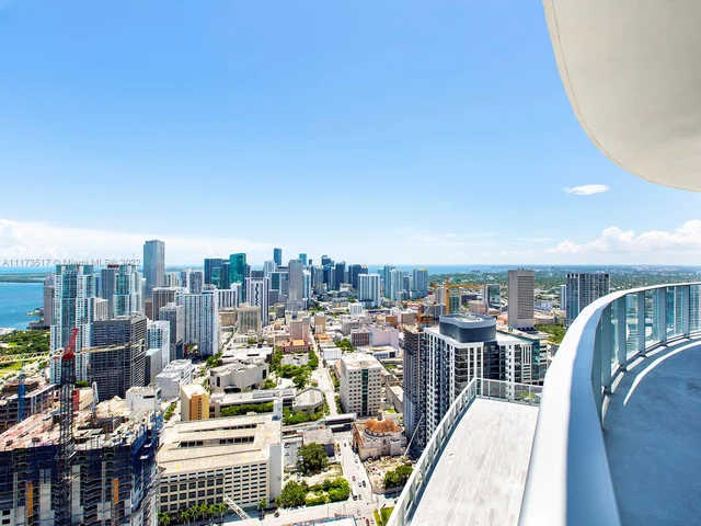 851 NE 1st Ave # 5011, Miami FL 33132