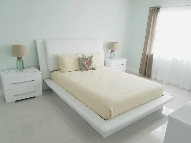 401 Golden Isles Dr # 1108, Hallandale Beach FL 33009