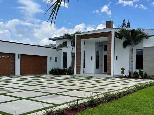 10406 SW 89th Pl, Miami FL 33176