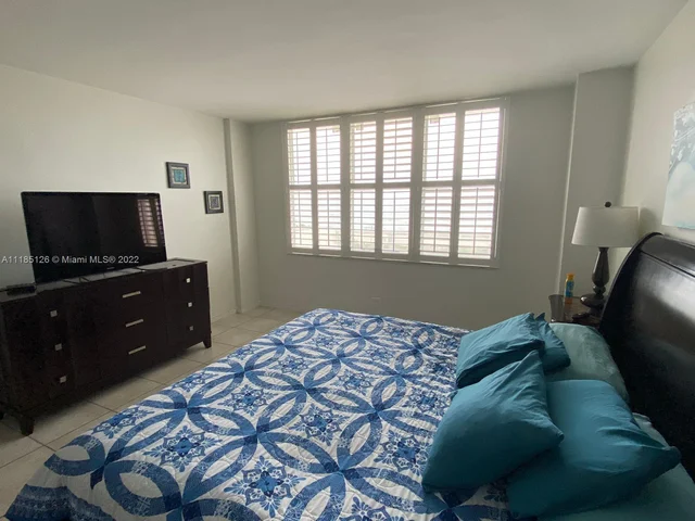 5601 Collins Ave # 410, Miami Beach FL 33140