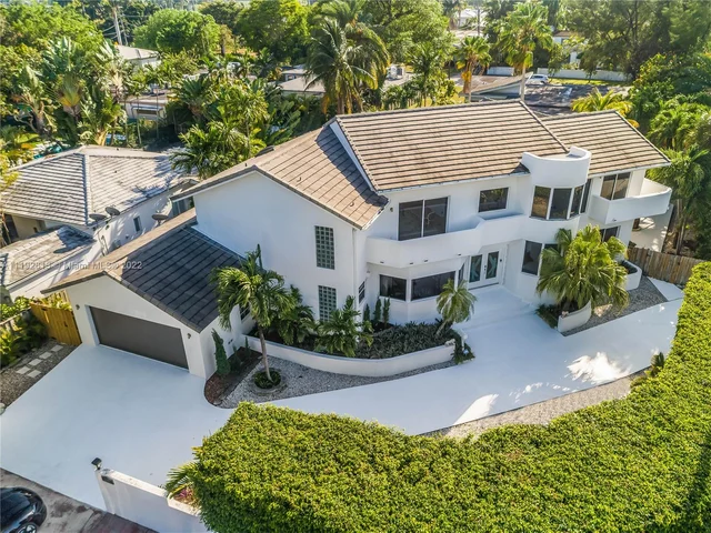6180 Pine Tree Dr, Miami Beach FL 33140