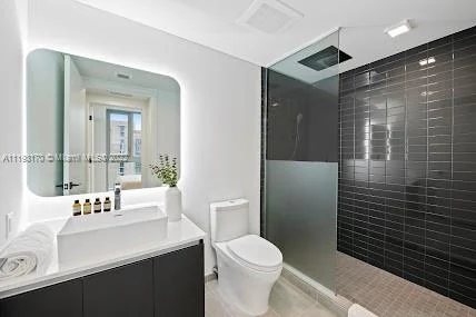 227 NE 2nd St # 2111, Miami FL 33132