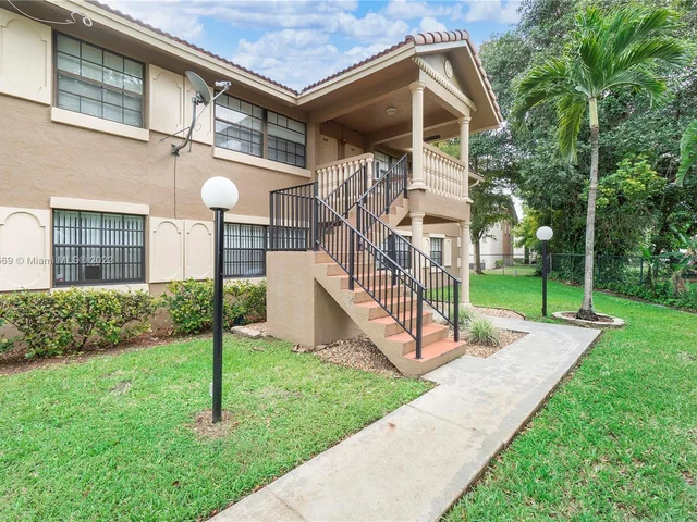 2616 Riverside Dr # 2616, Coral Springs FL 33065