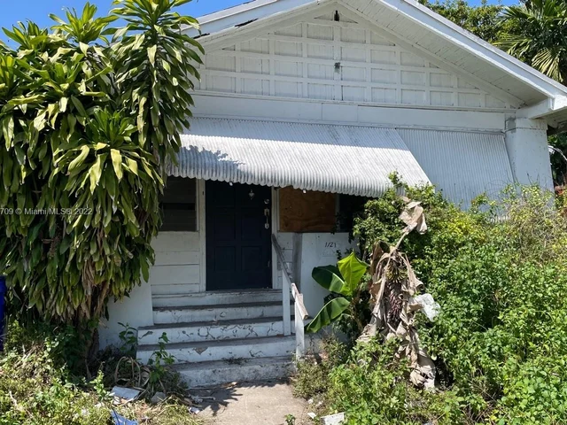 1121 NW 2nd St, Miami FL 33128