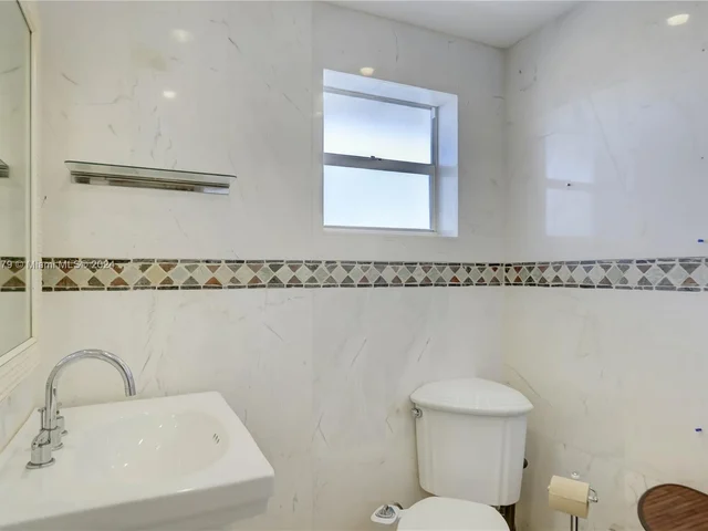 301 NE 14th Ave # 703, Hallandale Beach FL 33009