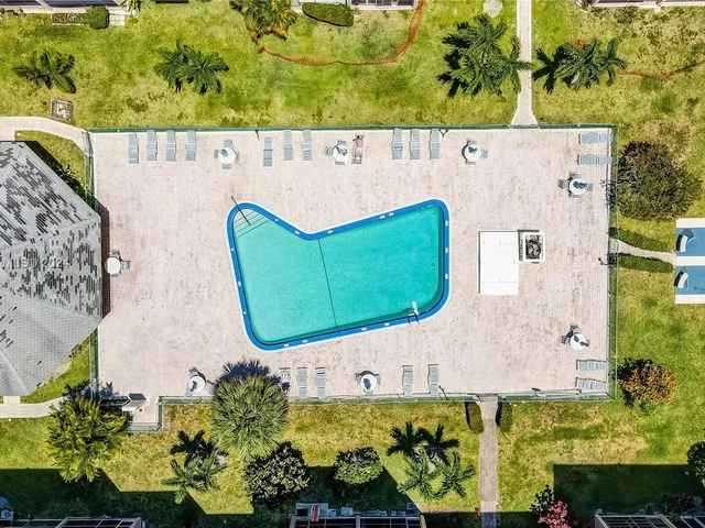 301 NE 14th Ave # 703, Hallandale Beach FL 33009