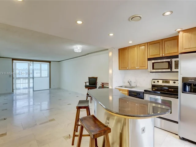 301 NE 14th Ave # 703, Hallandale Beach FL 33009