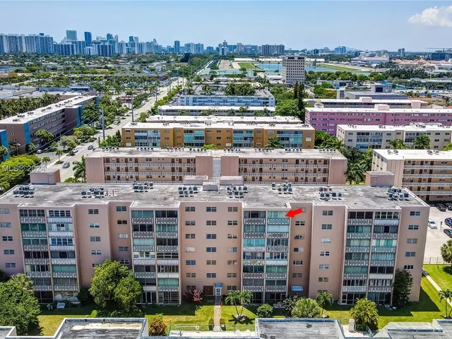 301 NE 14th Ave # 703, Hallandale Beach FL 33009
