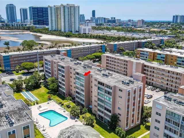 301 NE 14th Ave # 703, Hallandale Beach FL 33009
