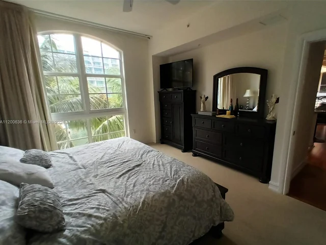 3001 NE 185th St # 311, Aventura FL 33180