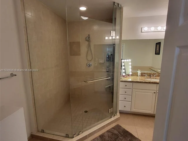 3001 NE 185th St # 311, Aventura FL 33180