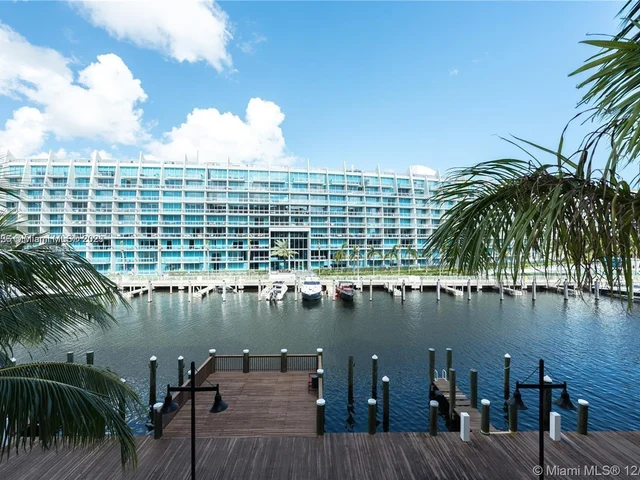 3001 NE 185th St # 311, Aventura FL 33180