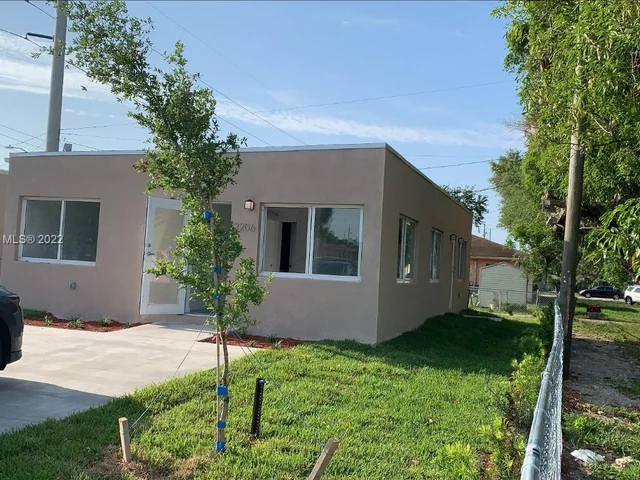 2206 Simms St, Hollywood FL 33020