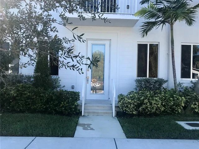 2610 NE 213th St # 106, Miami FL 33180