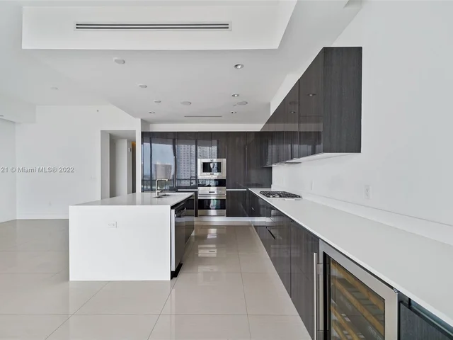 3250 NE 188th St, Aventura FL 33180