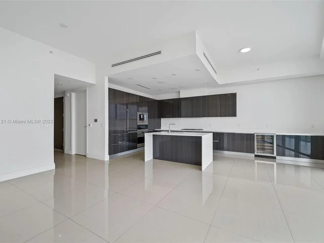 3250 NE 188th St, Aventura FL 33180