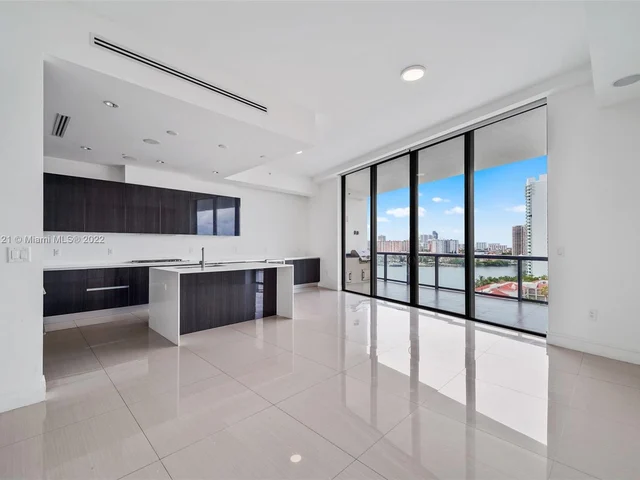 3250 NE 188th St, Aventura FL 33180