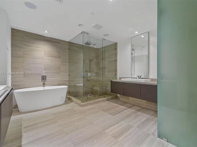 3250 NE 188th St, Aventura FL 33180