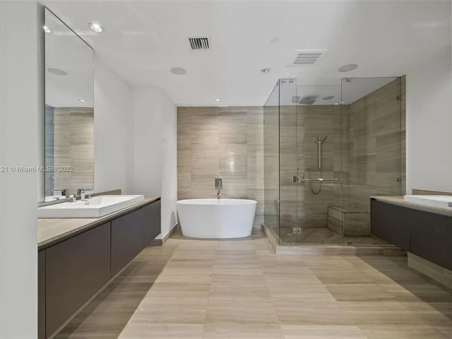 3250 NE 188th St, Aventura FL 33180