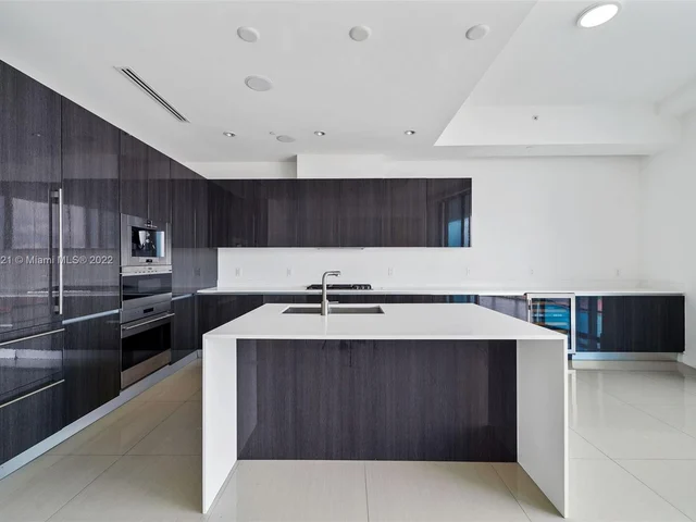 3250 NE 188th St, Aventura FL 33180