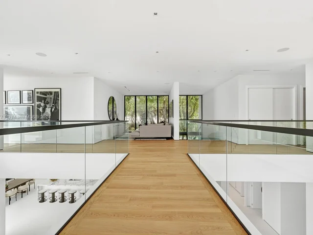 1417 N Venetian Way, Miami Beach FL 33139