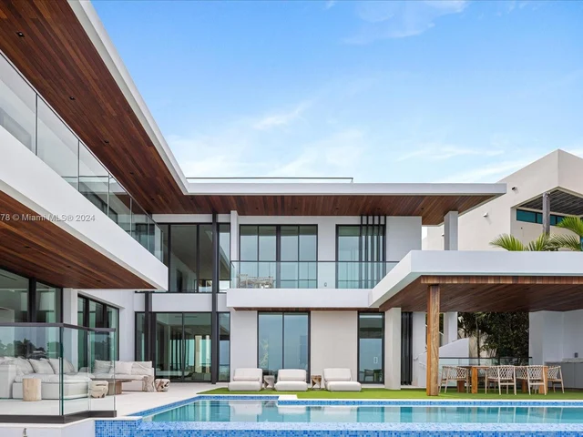 1417 N Venetian Way, Miami Beach FL 33139