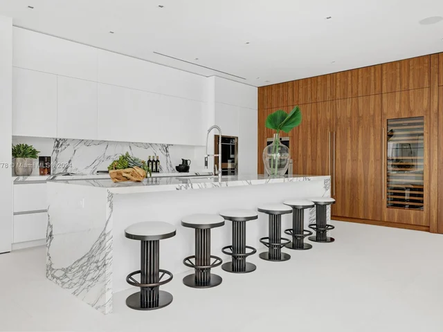 1417 N Venetian Way, Miami Beach FL 33139