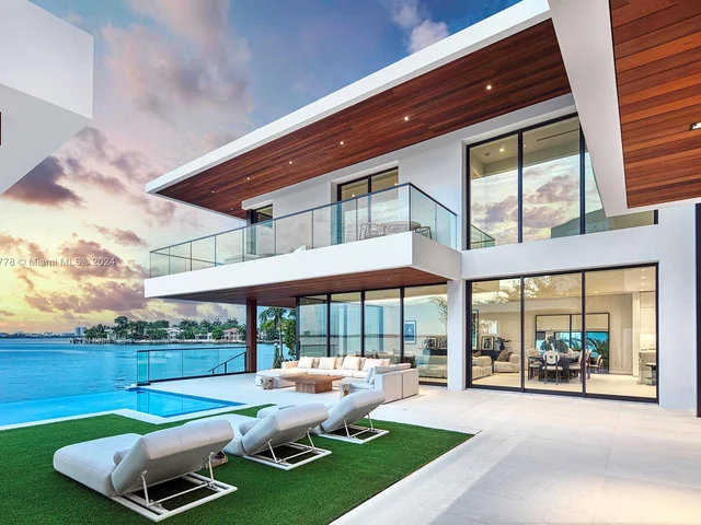 1417 N Venetian Way, Miami Beach FL 33139