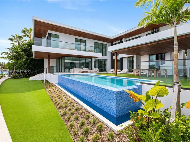 1417 N Venetian Way, Miami Beach FL 33139