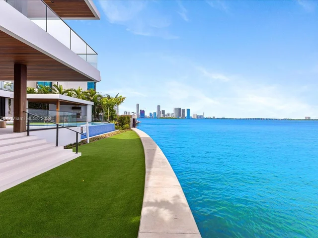 1417 N Venetian Way, Miami Beach FL 33139