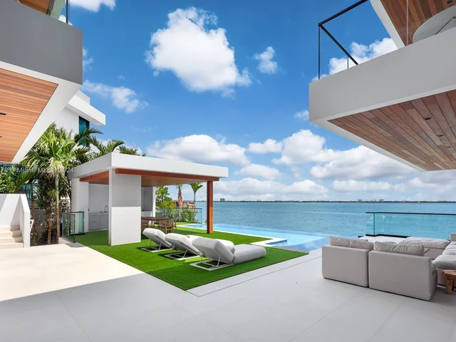 1417 N Venetian Way, Miami Beach FL 33139