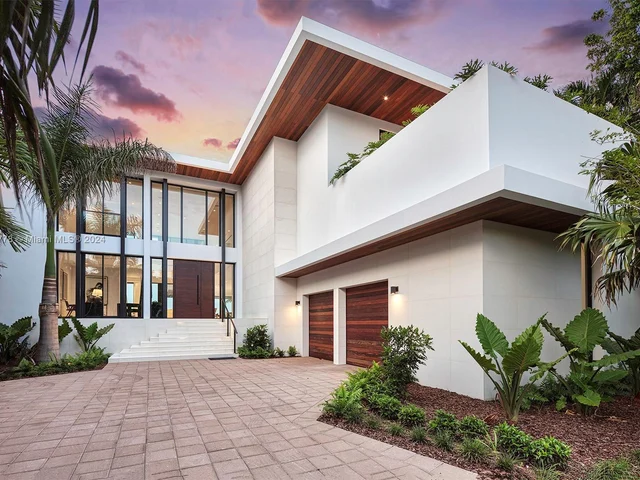 1417 N Venetian Way, Miami Beach FL 33139