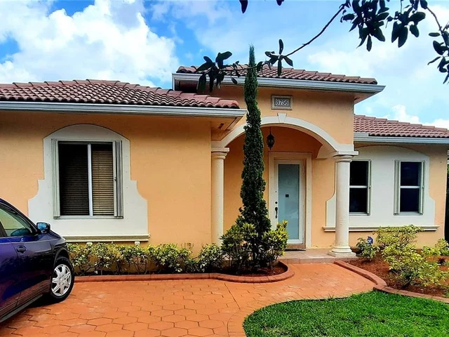 8756 NW 139th Ter, Miami Lakes FL 33018