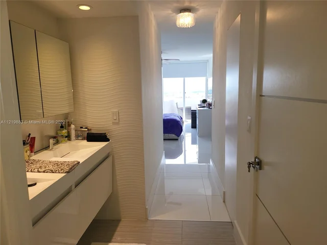 6301 Collins # 2107, Miami Beach FL 33141