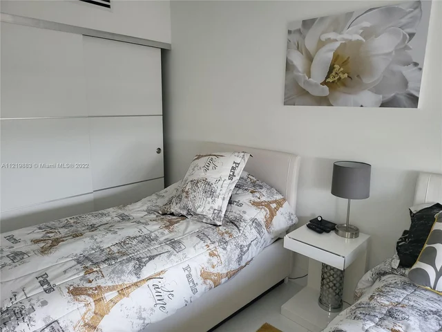 6301 Collins # 2107, Miami Beach FL 33141