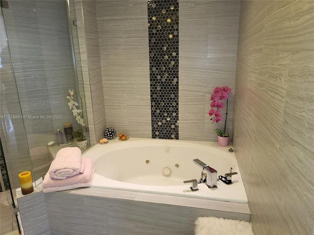 6301 Collins # 2107, Miami Beach FL 33141