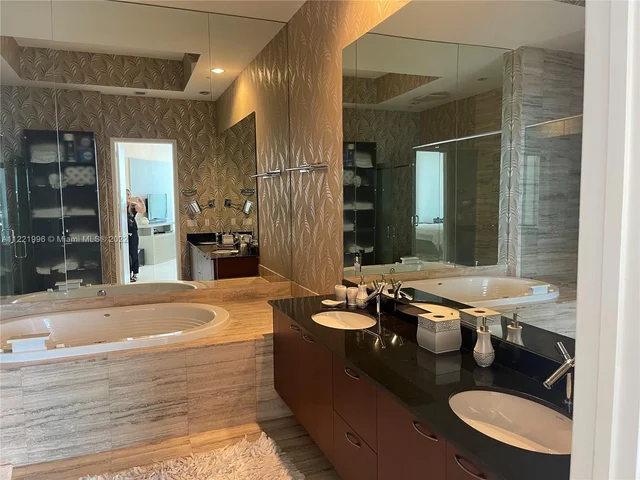 15811 Collins Ave # 4207, Sunny Isles Beach FL 33160