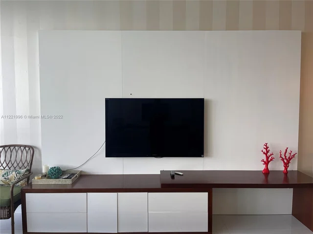 15811 Collins Ave # 4207, Sunny Isles Beach FL 33160