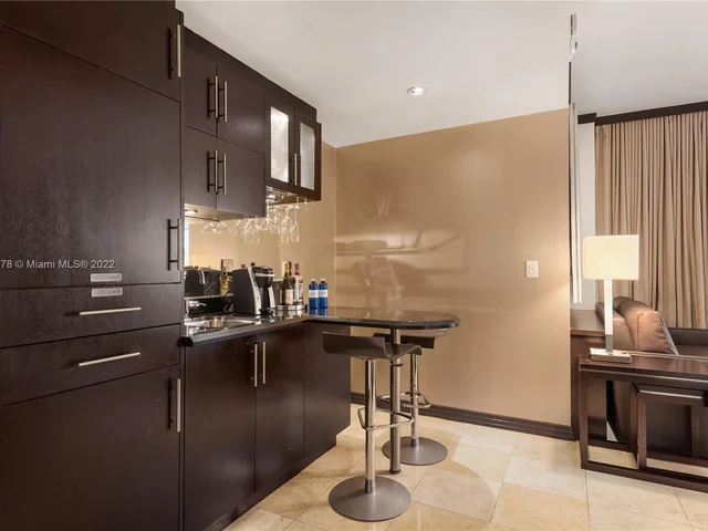 1437 Collins Ave # 327, Miami Beach FL 33139