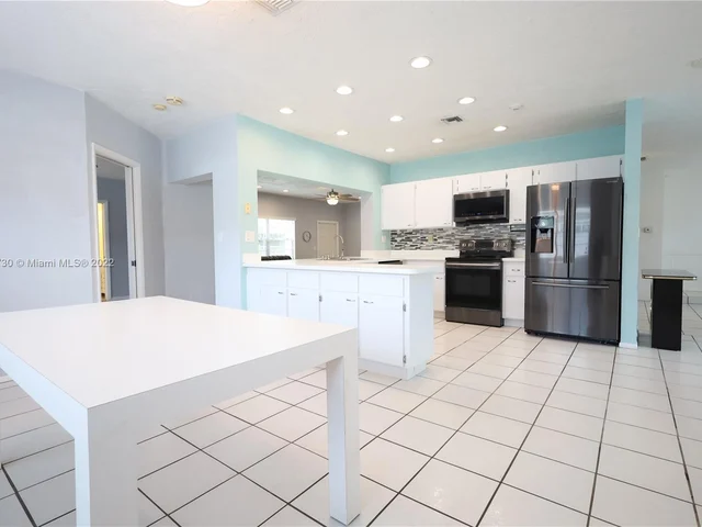 830 SW 49th Ter, Margate FL 33068