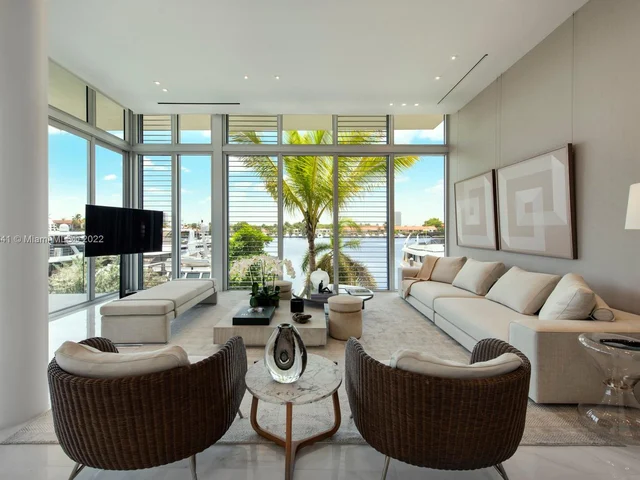 3750 Yacht Club Dr # 1, Aventura FL 33180