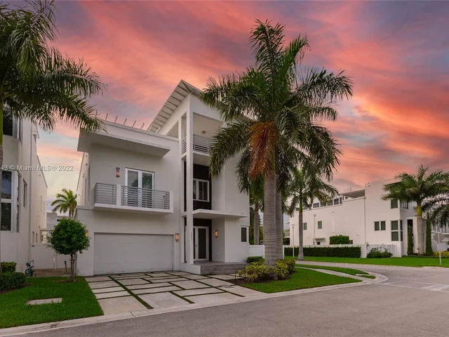 8405 NW 34th Dr, Doral FL 33122