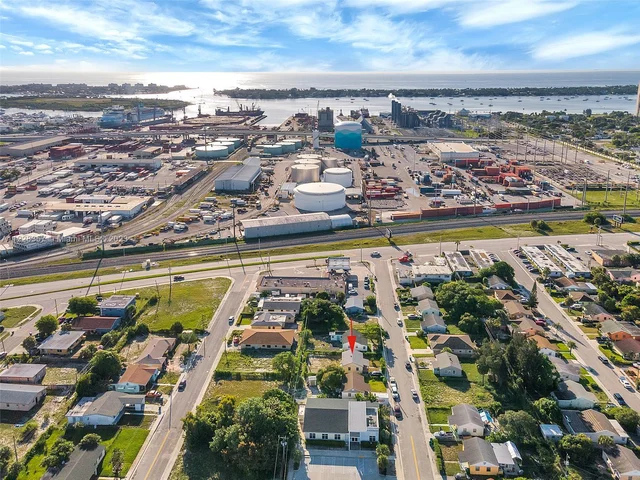 562 W 4th St, Riviera Beach FL 33404