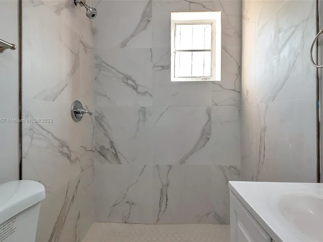 562 W 4th St, Riviera Beach FL 33404