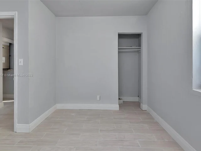 562 W 4th St, Riviera Beach FL 33404