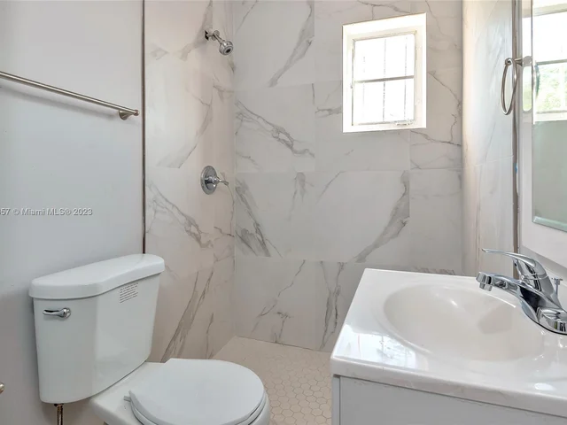 562 W 4th St, Riviera Beach FL 33404