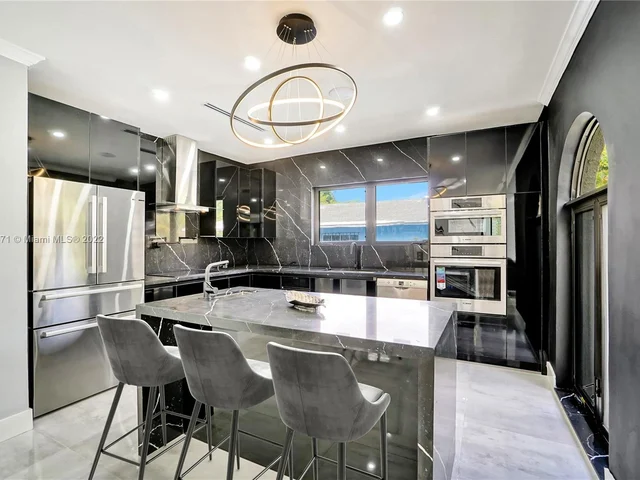 52 NE 47th St, Miami FL 33137